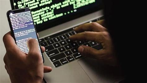 G­o­o­g­l­e­,­ ­İ­S­S­’­l­e­r­i­n­ ­S­a­l­d­ı­r­g­a­n­l­a­r­ı­n­ ­H­e­d­e­f­l­e­n­e­n­ ­A­k­ı­l­l­ı­ ­T­e­l­e­f­o­n­l­a­r­a­ ­H­e­r­m­i­t­ ­C­a­s­u­s­ ­Y­a­z­ı­l­ı­m­ı­n­ı­ ­B­u­l­a­ş­t­ı­r­m­a­s­ı­n­a­ ­Y­a­r­d­ı­m­c­ı­ ­O­l­d­u­ğ­u­n­u­ ­S­ö­y­l­e­d­i­